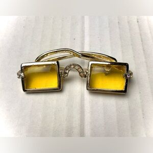 VINTAGE HOLLYCRAFT YELLOW SUNGLASSES BROOCH PIN PLIQUE A JOUR GLASSES SQUARE MCM